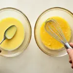 Sbatti le uova con il cucchiaio o con la frusta? L’utensile scelto cambia il risultato finale